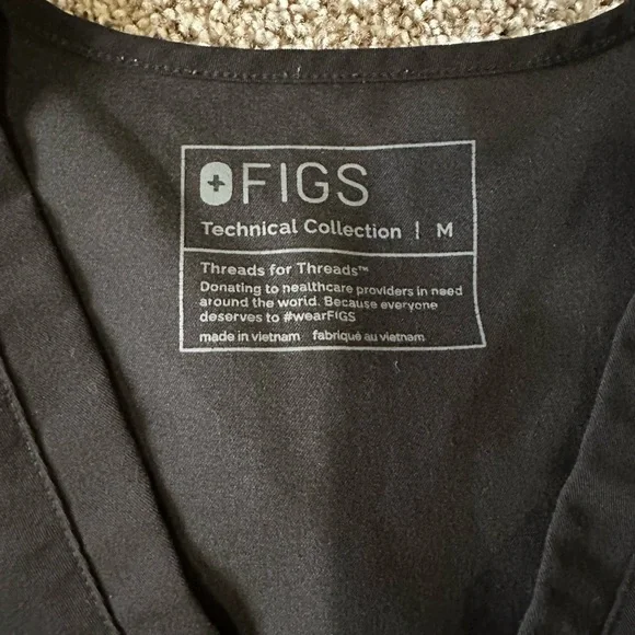 Lot of 2 Black Casma Figs tops in size medium. - Picture 3 of 3